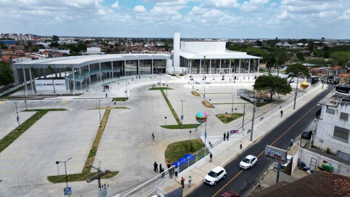 Imponentes, Centro de Convenções e Teatro de Feira de Santana são inaugurados pelo Governo do Estado